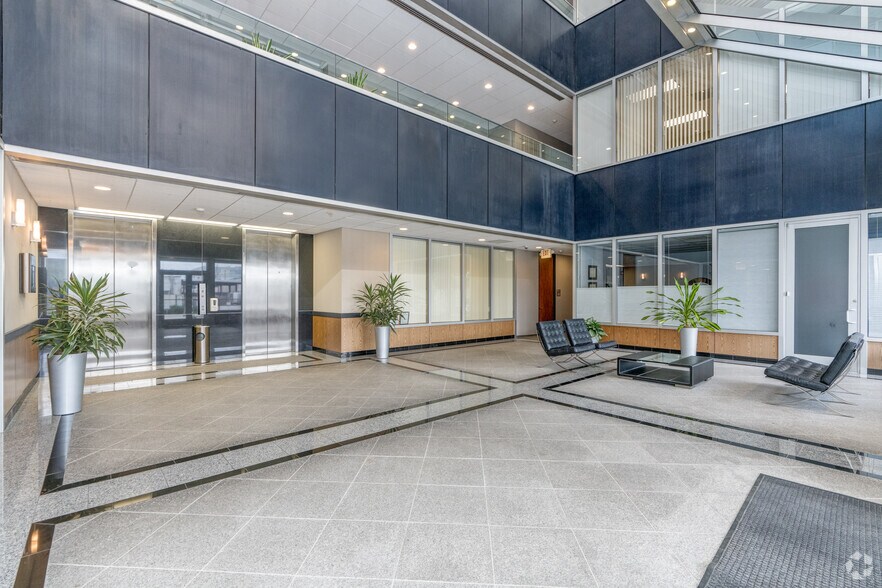 More Photos Of 8955 Katy Fwy, Houston Office For Lease