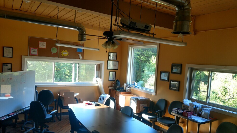 More Photos Of 1548 Burden Lake Rd, Averill Park Warehouse For Lease