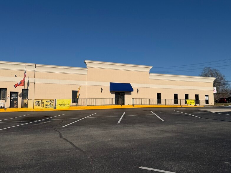 More Photos Of 100 Cumberland Plz, Crossville Unknown For Lease