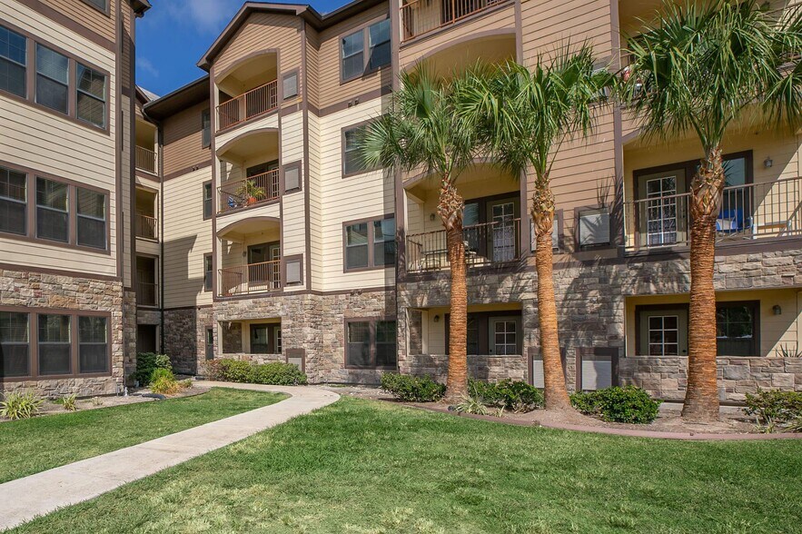 More Photos Of 1027 Washington Ave, Golden Apartments For Lease