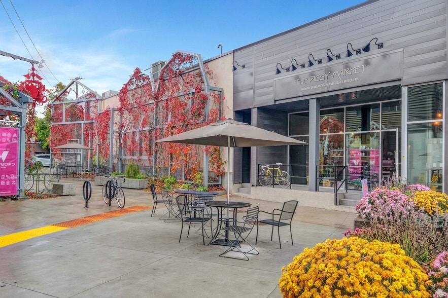 More Photos Of 399 Winston Av, Ottawa Apartments For Lease