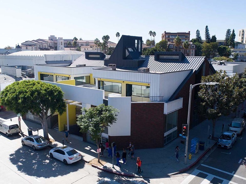 More Photos Of 911 Broxton Ave, Los Angeles Medical For Sale