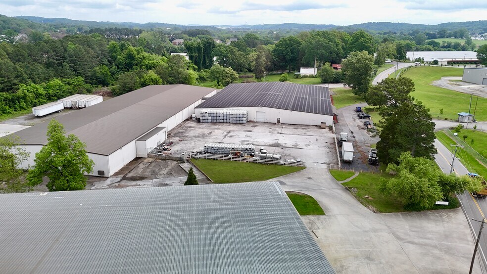 More Photos Of 2915 20th St NE, Cleveland Distribution For Lease