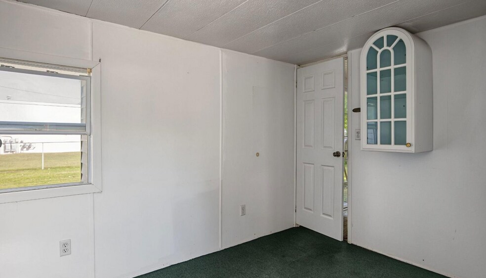 More Photos Of 3905 32nd St, Port Huron Showroom For Sale