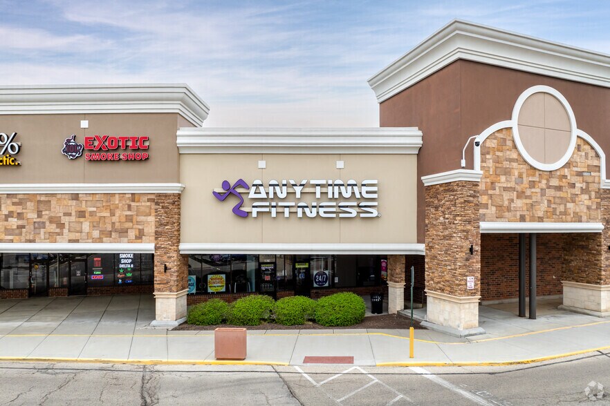 More Photos Of 2503-2599 W Golf Rd, Hoffman Estates Storefront For Lease