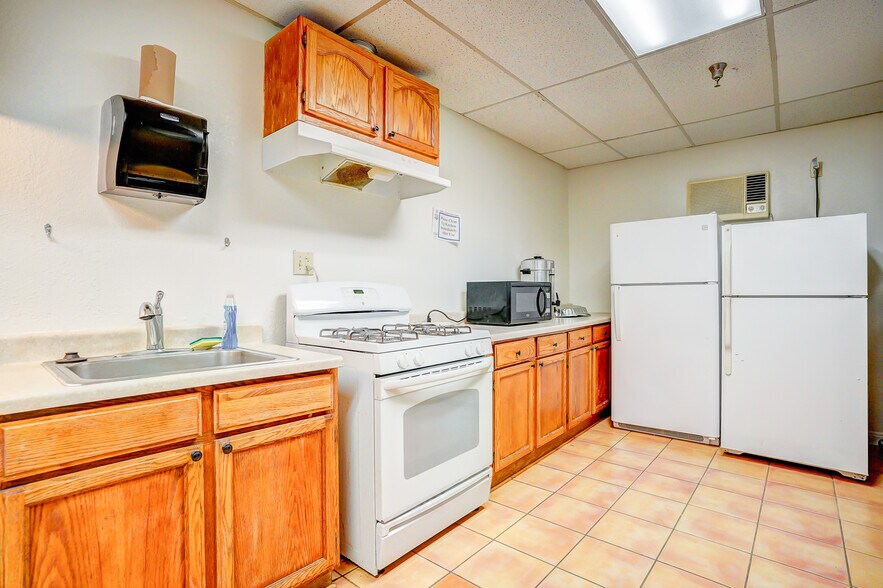 More Photos Of 950 S Central Ave, Compton Schools For Sale