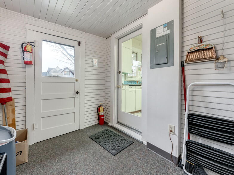 More Photos Of 737 NW Adams St, McMinnville Office For Sale