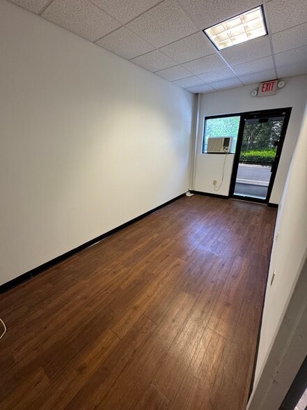 More Photos Of 4255 Trotters Way, Alpharetta Distribution For Lease