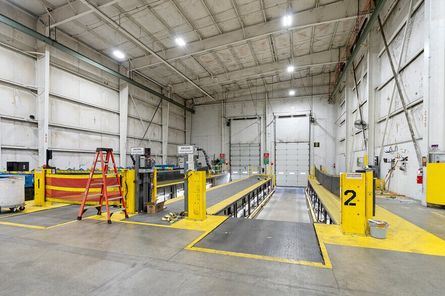 More Photos Of 4004 Fairview Industrial Dr SE, Salem Manufacturing For Sale