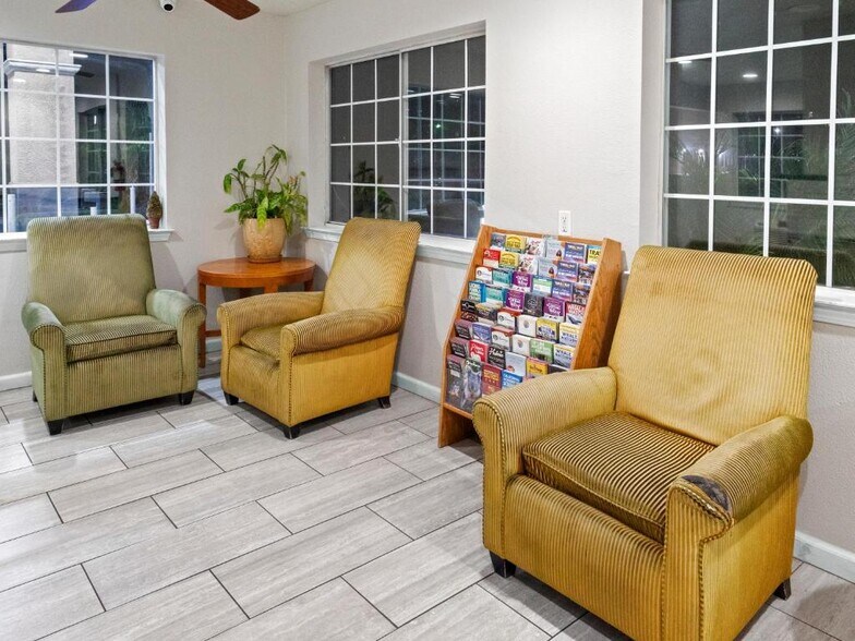 More Photos Of 2425 E Merced St, Fresno Hotel For Lease