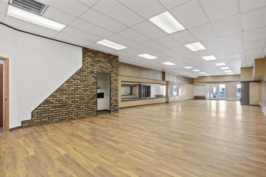 More Photos Of 315 E Main St, Waupun General Retail For Sale