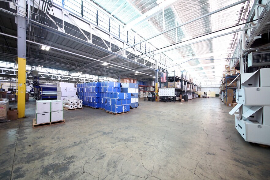 More Photos Of 3250 S Central Ave, Cicero Warehouse For Lease