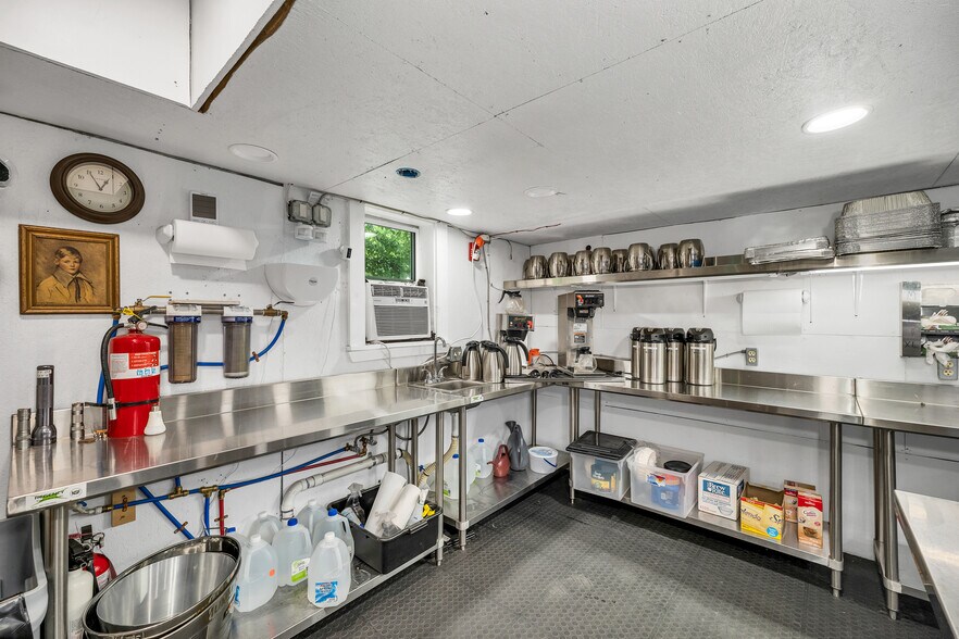 More Photos Of 521 Calef Hwy, Epping Specialty For Sale