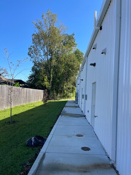 More Photos Of 13211 Coursey Blvd, Baton Rouge Storefront For Lease