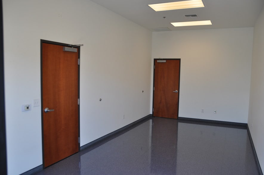 More Photos Of 3855 E Patrick Ln, Las Vegas Warehouse For Lease