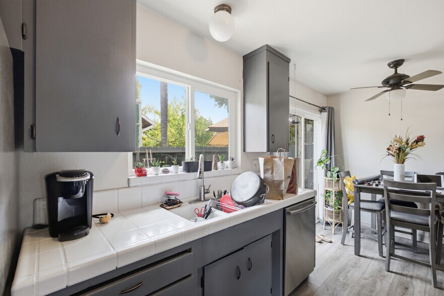 More Photos Of 1584 Chanticleer Ave, Santa Cruz Apartments For Sale