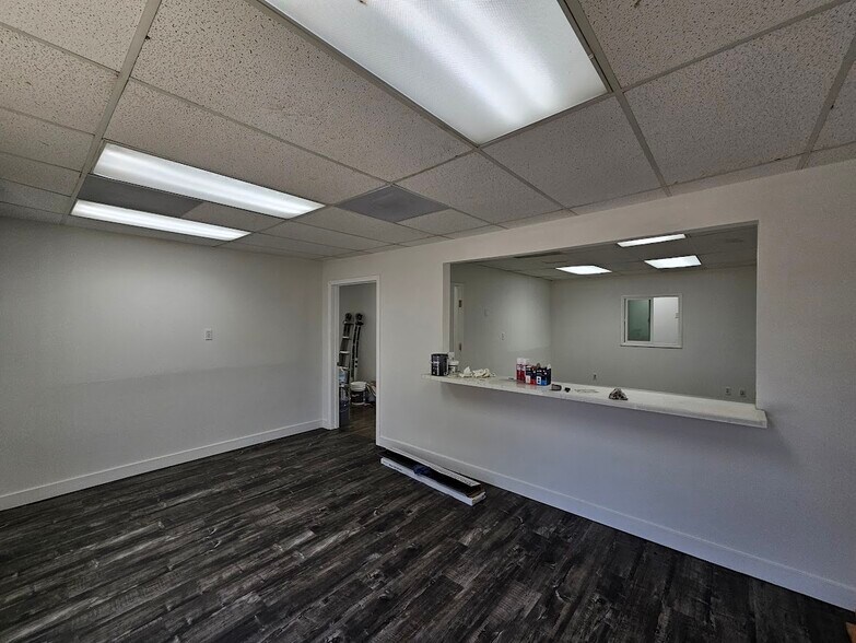 More Photos Of 1333 S Hill St, Los Angeles Warehouse For Lease