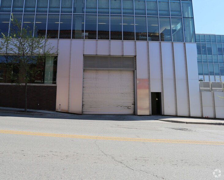 More Photos Of 300 Wyandotte St, Kansas City Office For Lease