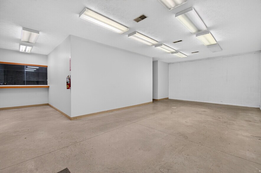 More Photos Of 5240 Cleveland Ave, Wooster Flex For Sale