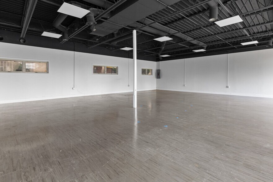 More Photos Of 728 N Prospect St, Rockford Office For Sale