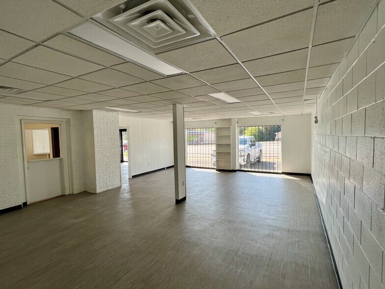 More Photos Of 329 E Shockley Ferry Rd, Anderson Light Distribution For Lease