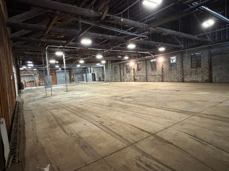 More Photos Of 88 Howard Ave, Bridgeport Warehouse For Lease