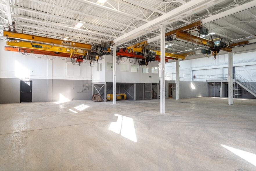 More Photos Of 100 Burland Cres, Hamilton Warehouse For Lease