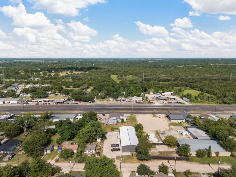 More Photos Of 210-212 Stanfield Dr, Waco Light Manufacturing For Sale