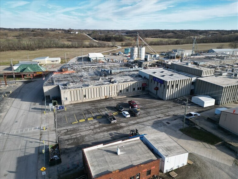 More Photos Of 832 E 3rd St, Milan Warehouse For Sale