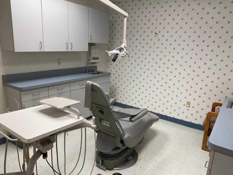 More Photos Of 1320 S Green Bay Rd, Mount Pleasant Medical For Lease