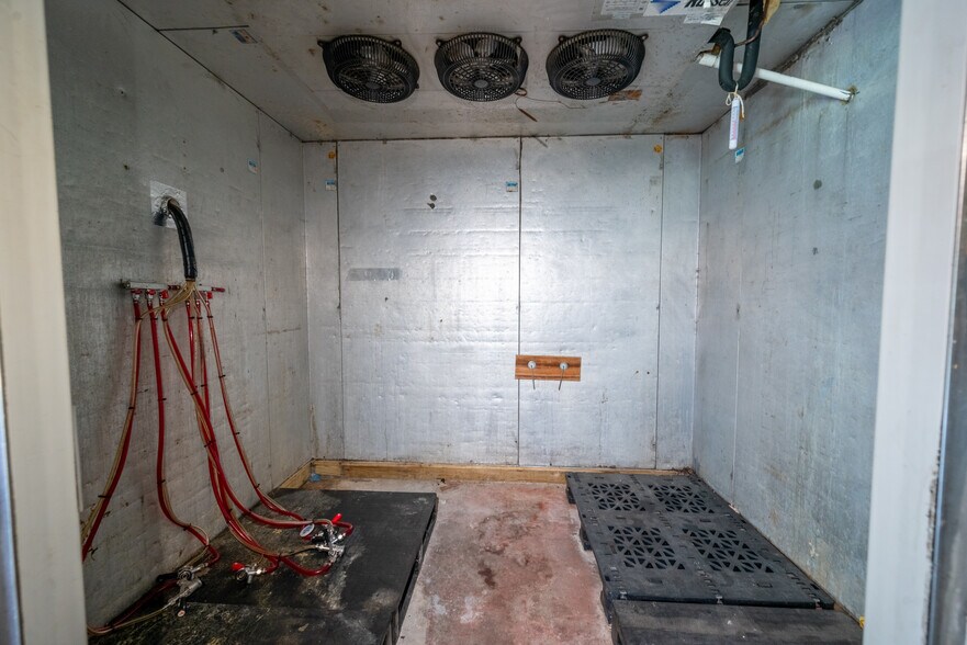 More Photos Of 19510 NE US Hwy 301, Waldo Storefront Retail Office For Sale