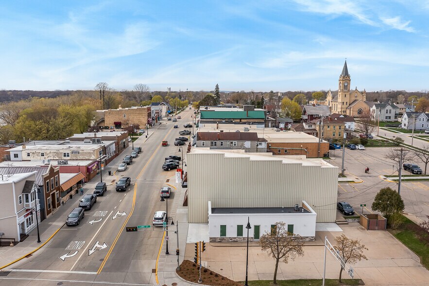 More Photos Of 102 W Wisconsin Ave, Kaukauna General Retail For Sale