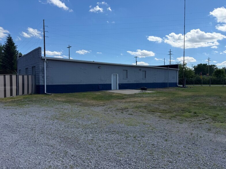 Primary Photo Of 201 E Grove St, Kawkawlin Flex For Lease