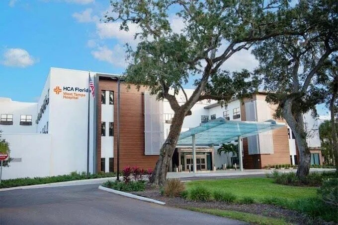 More Photos Of 6101 Webb Rd, Tampa Medical For Sale