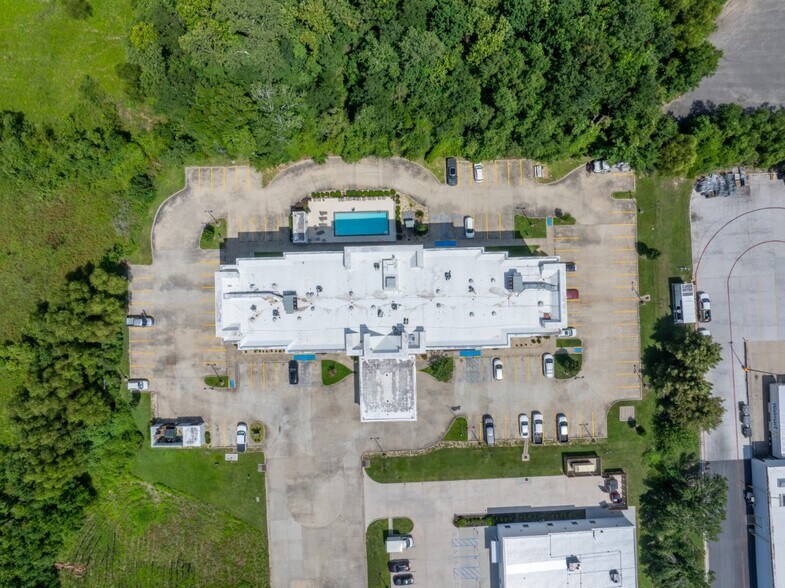 More Photos Of 1700 Commerce Blvd, Opelousas Hotel For Sale