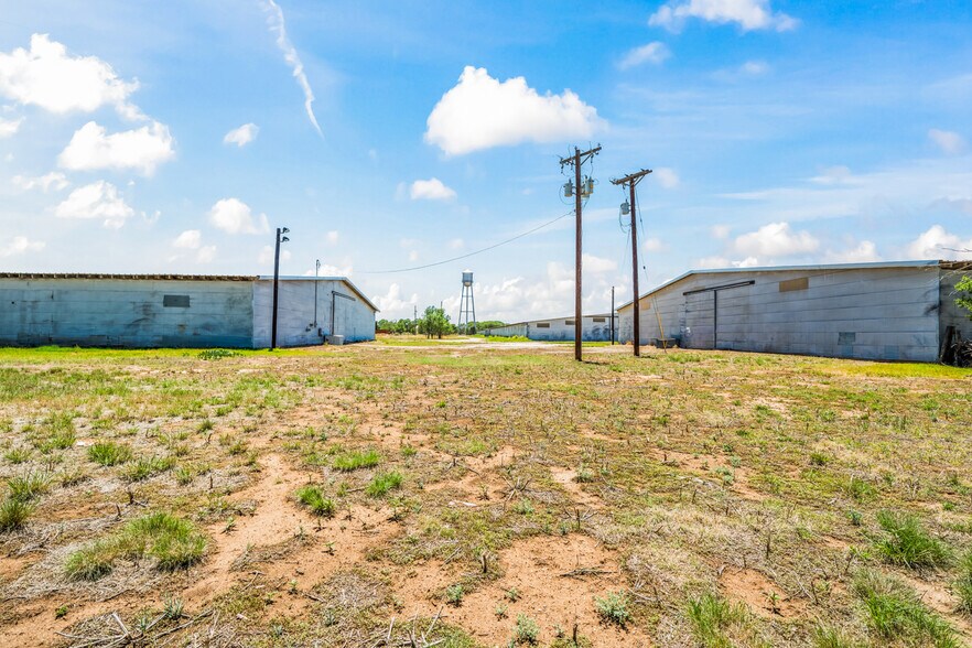 More Photos Of 901 Underwood Street, Littlefield Warehouse For Sale