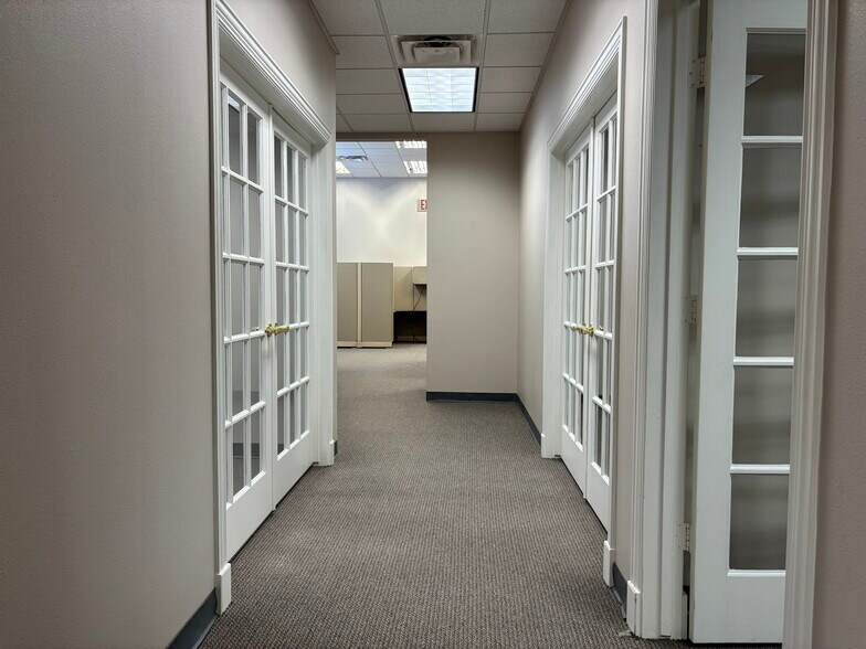 More Photos Of 2343 N Main St, Pearland Storefront Retail Office For Lease