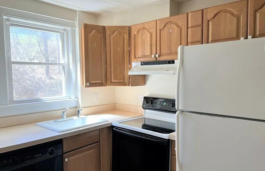 More Photos Of 189 Fair St, Carmel Apartments For Sale