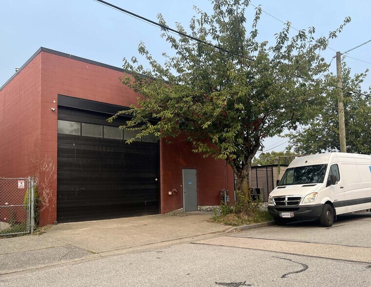 More Photos Of 1889 Triumph St, Vancouver Service For Sale