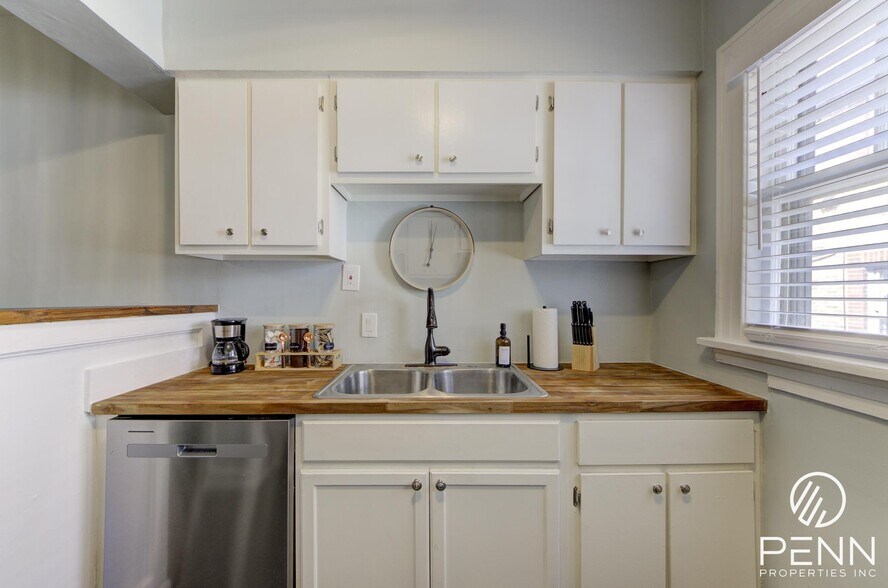 More Photos Of 2375 Forrest Ave, Memphis Apartments For Sale