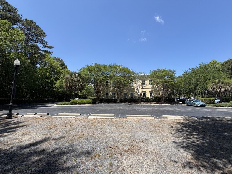 More Photos Of 550 Long Point Rd, Mount Pleasant Medical For Lease