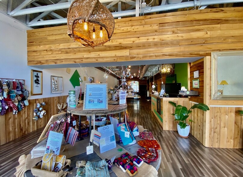 More Photos Of 221 W Hickory St, Denton Storefront For Lease