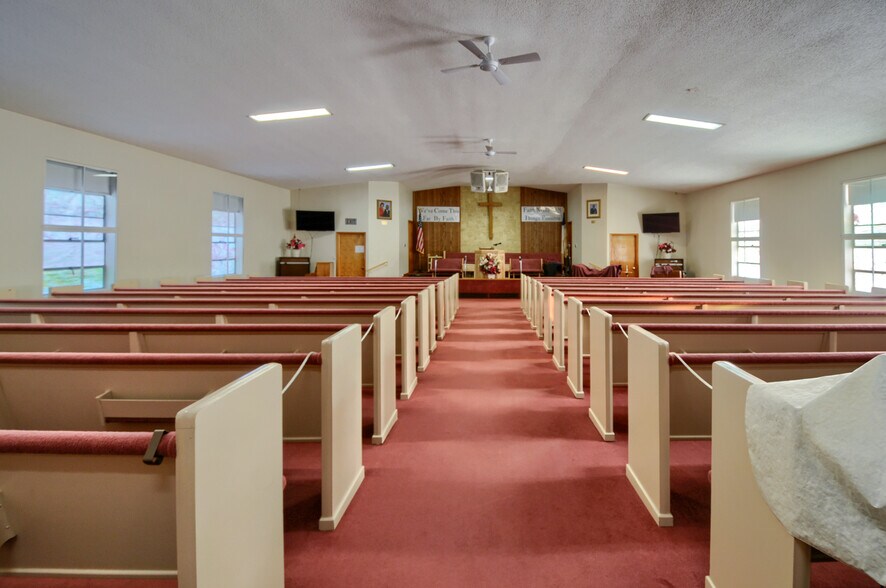 More Photos Of 3306 Lippincott Blvd, Burton Specialty For Sale