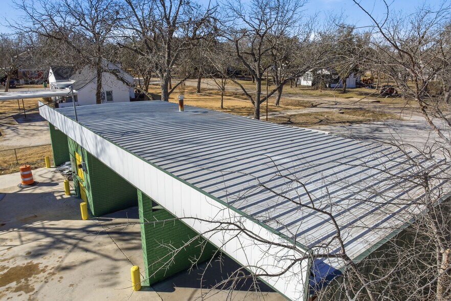 More Photos Of 703 Avenue E, Moody Specialty For Sale