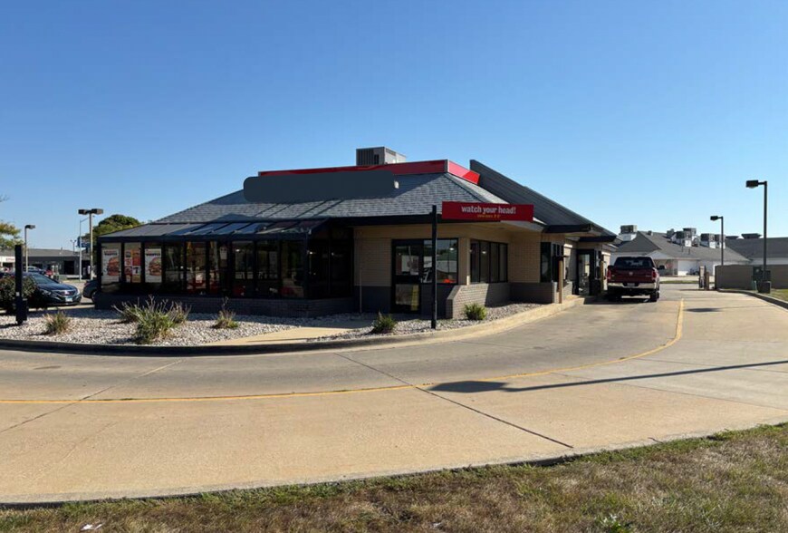 More Photos Of 3200 Northfield Dr, Springfield Fast Food For Sale