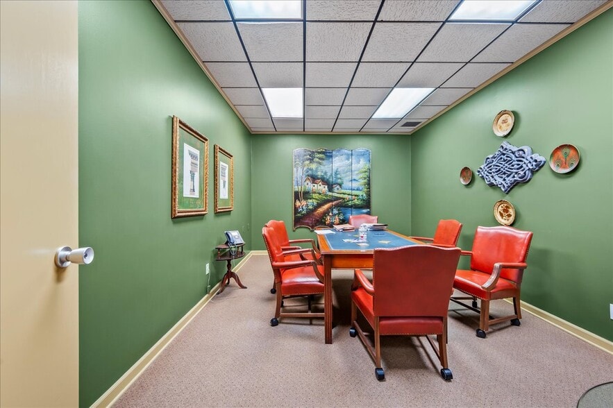 More Photos Of 111 W Commerce St, Lewisburg Bank For Sale