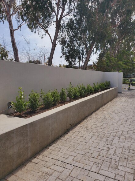 More Photos Of 881 Alma Real Dr, Pacific Palisades Loft Creative Space For Lease