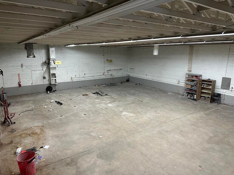 More Photos Of 1120 W Main St, Mesa Auto Repair For Lease