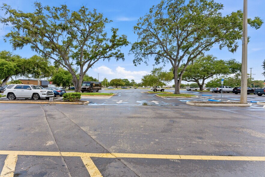 More Photos Of 2519 N McMullen Booth Rd, Clearwater Freestanding For Lease
