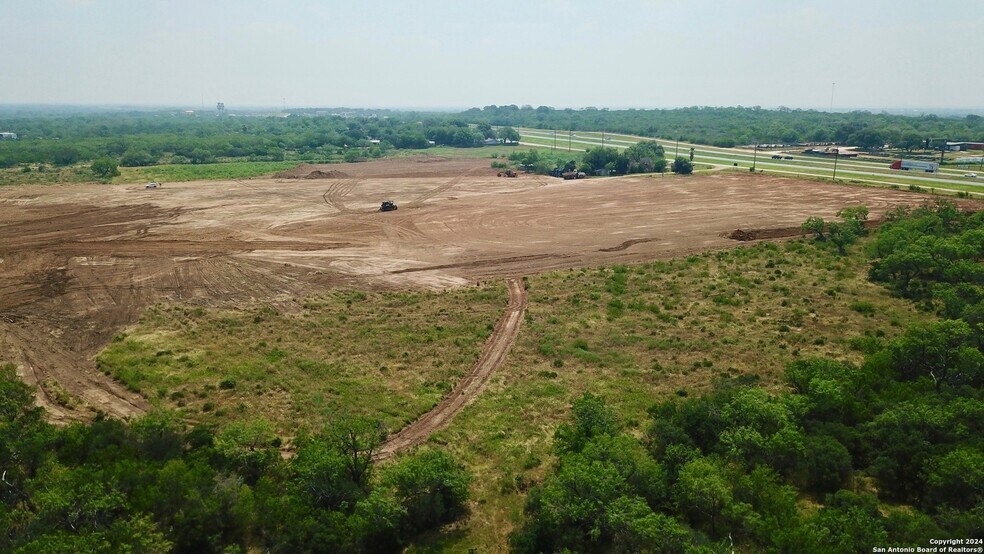 More Photos Of 17171 Interstate 35 S, Atascosa Land For Sale